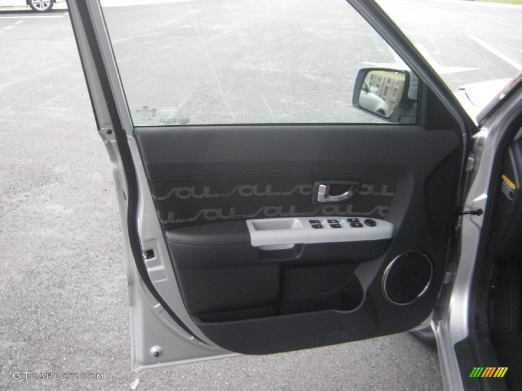 2012 Kia Soul + Black Soul Logo Cloth Door Panel Photo #55123170