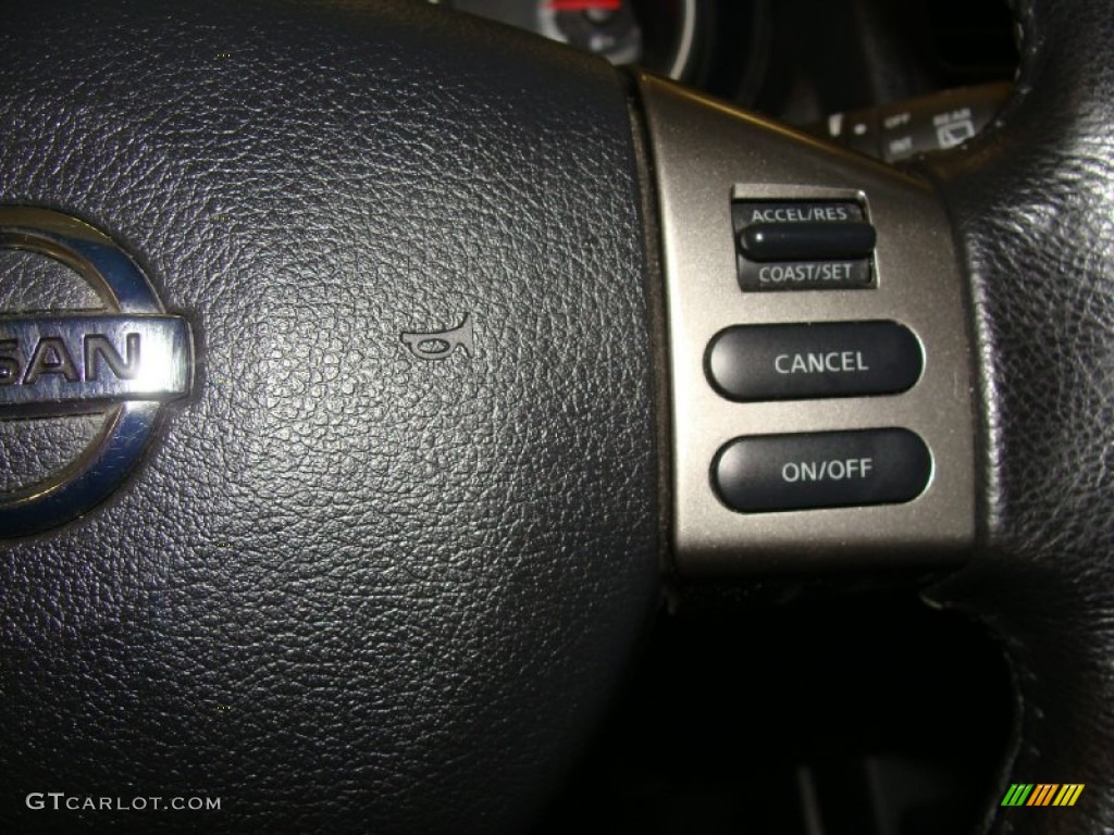 2010 Versa 1.8 SL Hatchback - Brilliant Silver Metallic / Charcoal photo #24