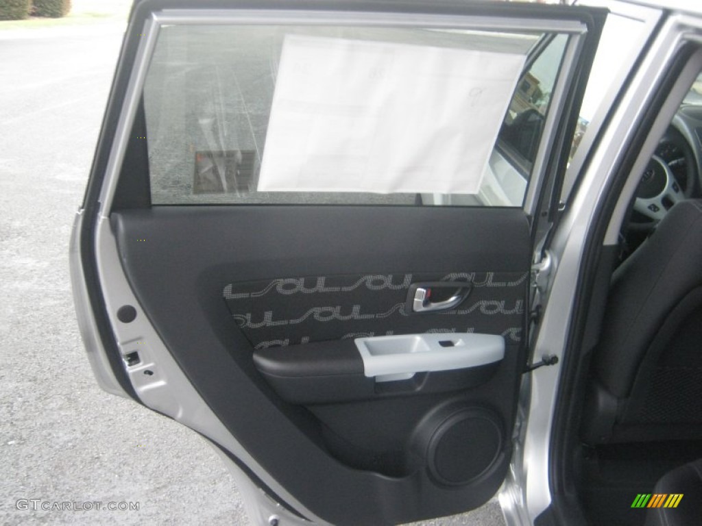 2012 Kia Soul + Black Soul Logo Cloth Door Panel Photo #55123185