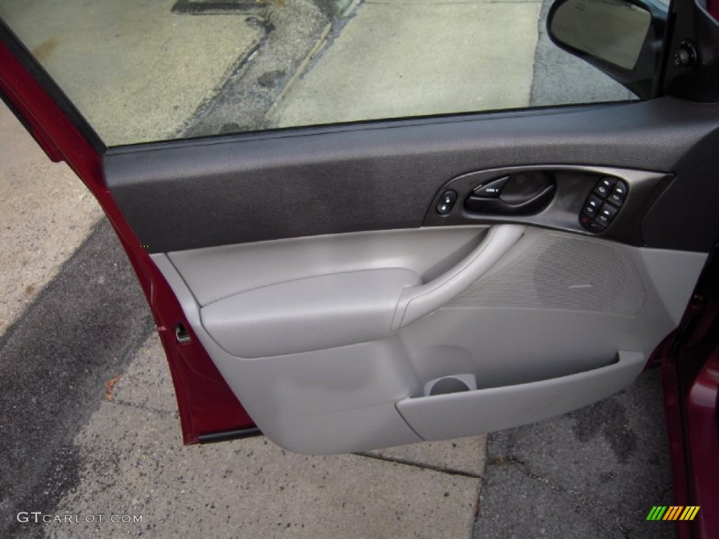 2007 Focus ZXW SE Wagon - Dark Toreador Red Metallic / Charcoal/Light Flint photo #15