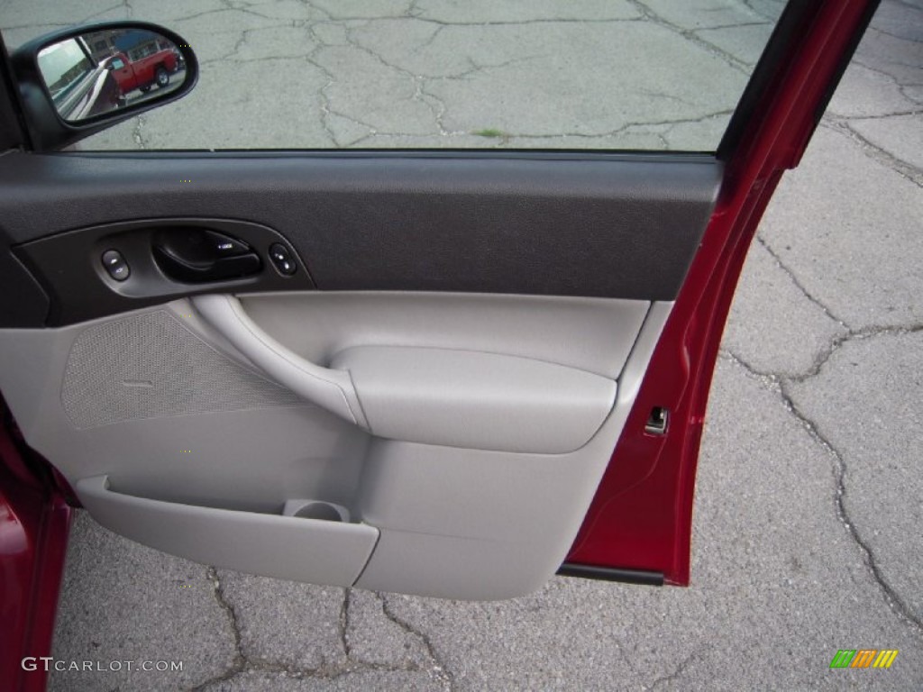 2007 Focus ZXW SE Wagon - Dark Toreador Red Metallic / Charcoal/Light Flint photo #21