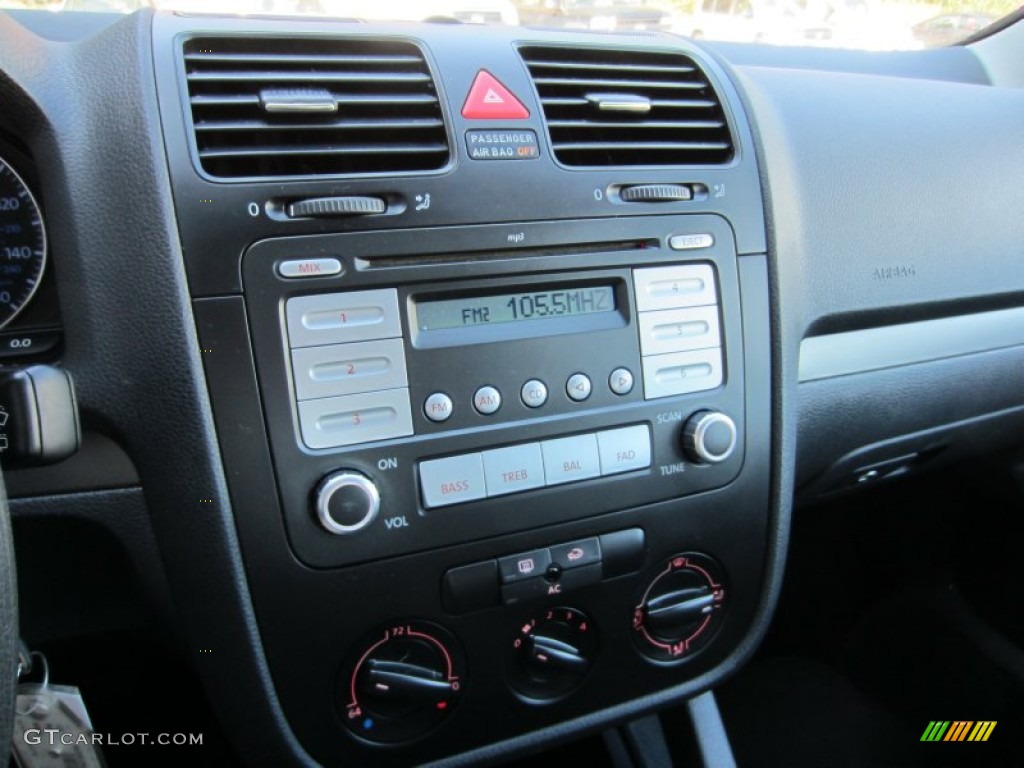 2007 Volkswagen Rabbit 2 Door Controls Photo #55125384