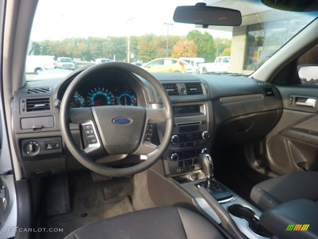 2010 Fusion SE V6 - Brilliant Silver Metallic / Charcoal Black photo #12