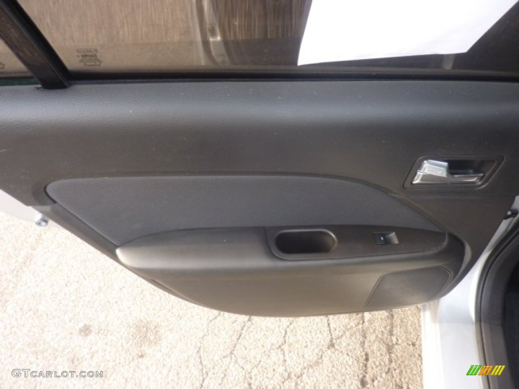 2010 Fusion SE V6 - Brilliant Silver Metallic / Charcoal Black photo #13