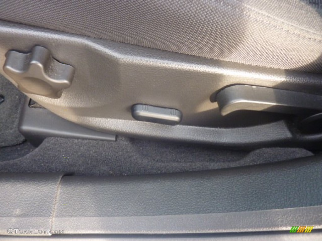 2010 Fusion SE V6 - Brilliant Silver Metallic / Charcoal Black photo #15