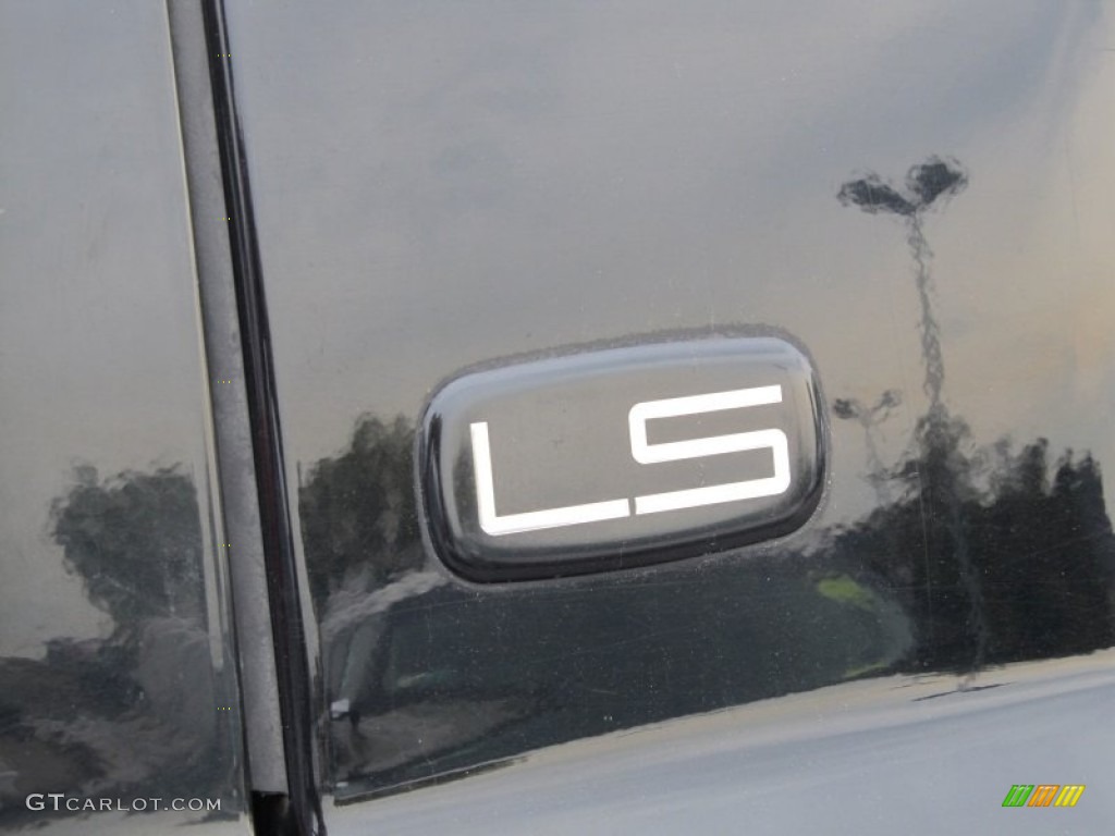 2003 Chevrolet Silverado 1500 LS Regular Cab 4x4 Marks and Logos Photos