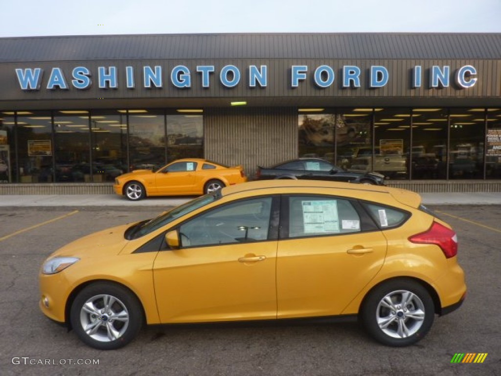 2012 Focus SE Sport 5-Door - Yellow Blaze Tricoat Metallic / Two-Tone Sport photo #1