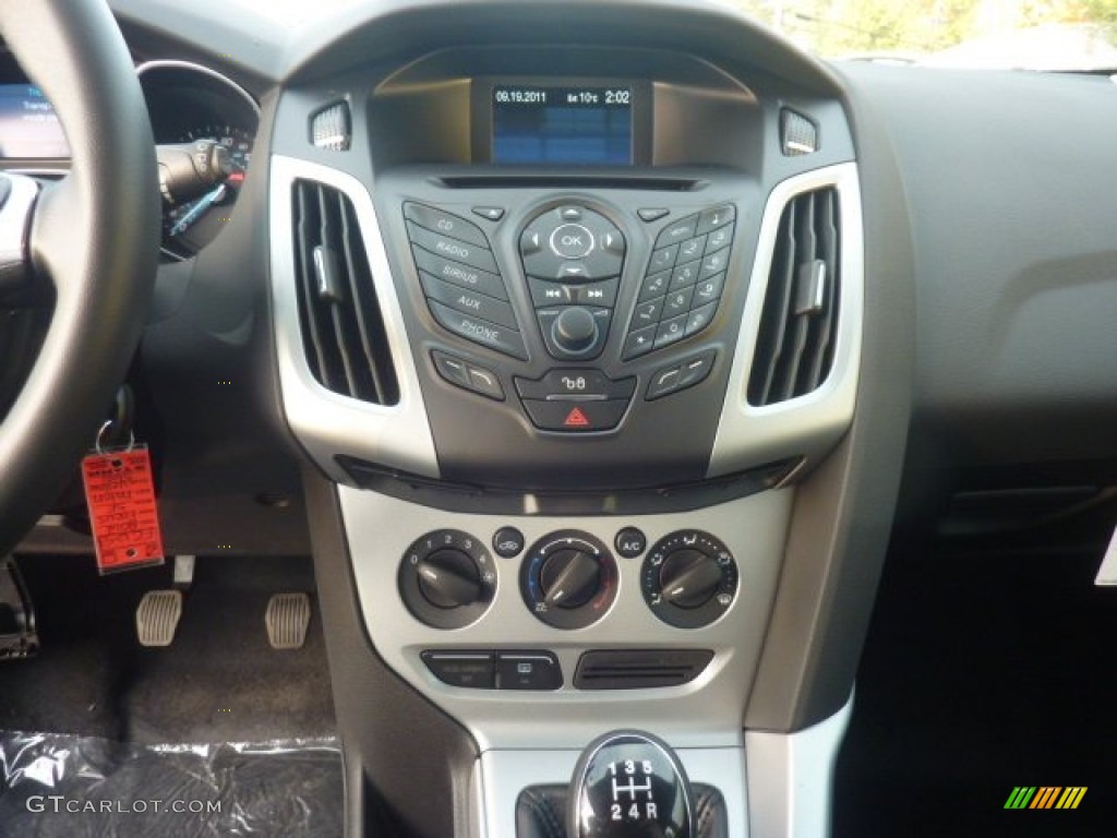 2012 Ford Focus SE Sport 5-Door Controls Photo #55128570