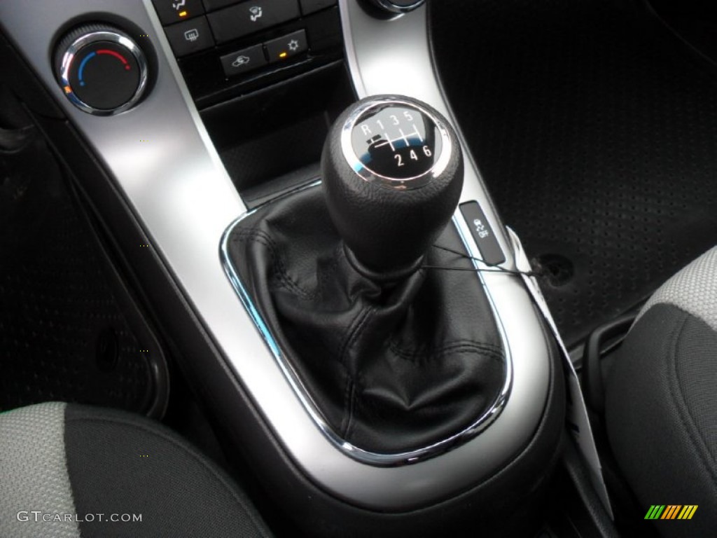 2012 Cruze LS - Ice Blue Metallic / Jet Black/Medium Titanium photo #9