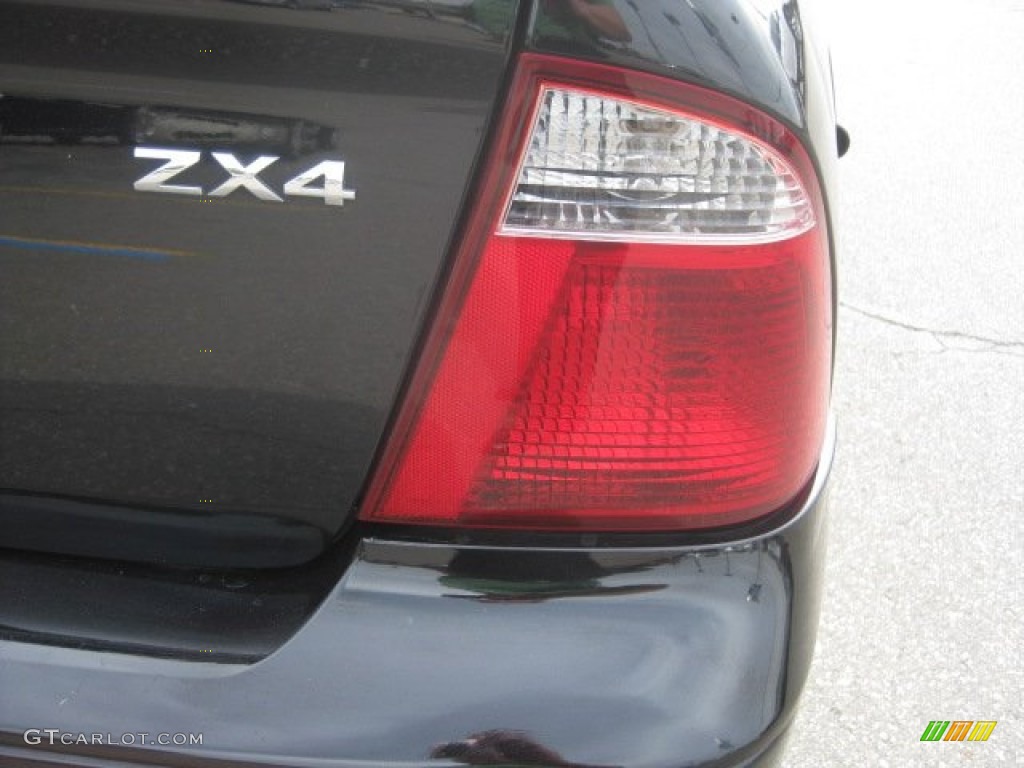 2006 Focus ZX4 SES Sedan - Pitch Black / Charcoal/Light Flint photo #16