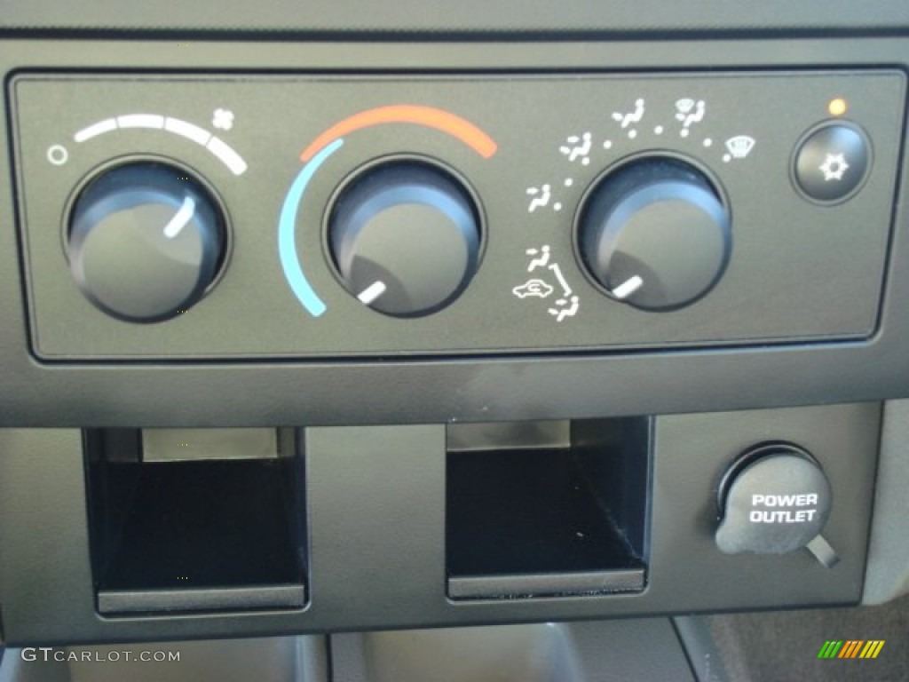 2009 Dodge Dakota Big Horn Crew Cab Controls Photo #55132560