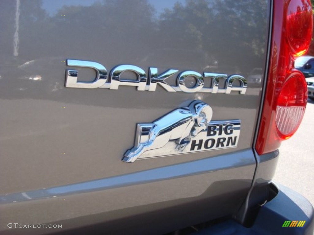 2009 Dodge Dakota Big Horn Crew Cab Marks and Logos Photos