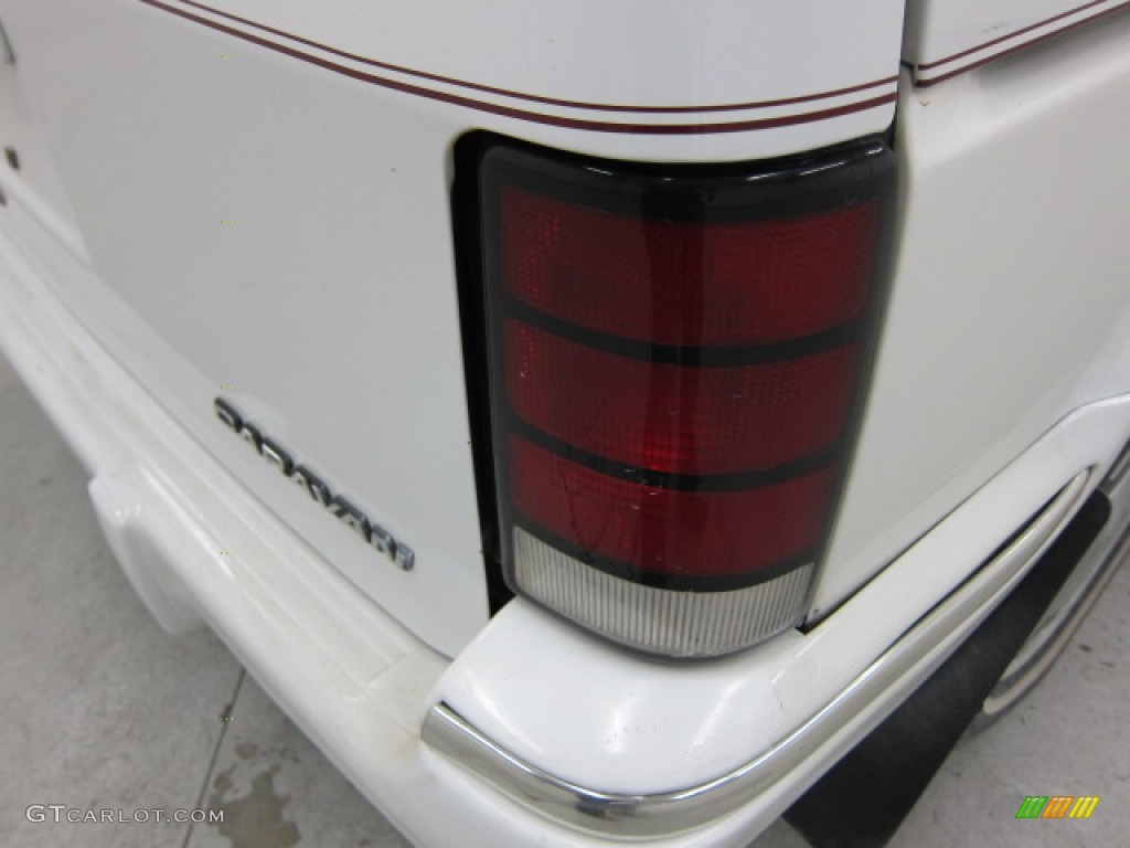 1992 Caravan SE - Bright White / Red photo #6