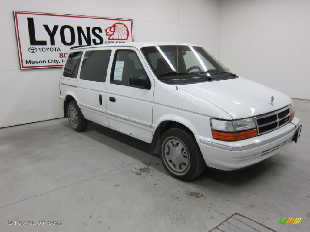 1992 Caravan SE - Bright White / Red photo #12