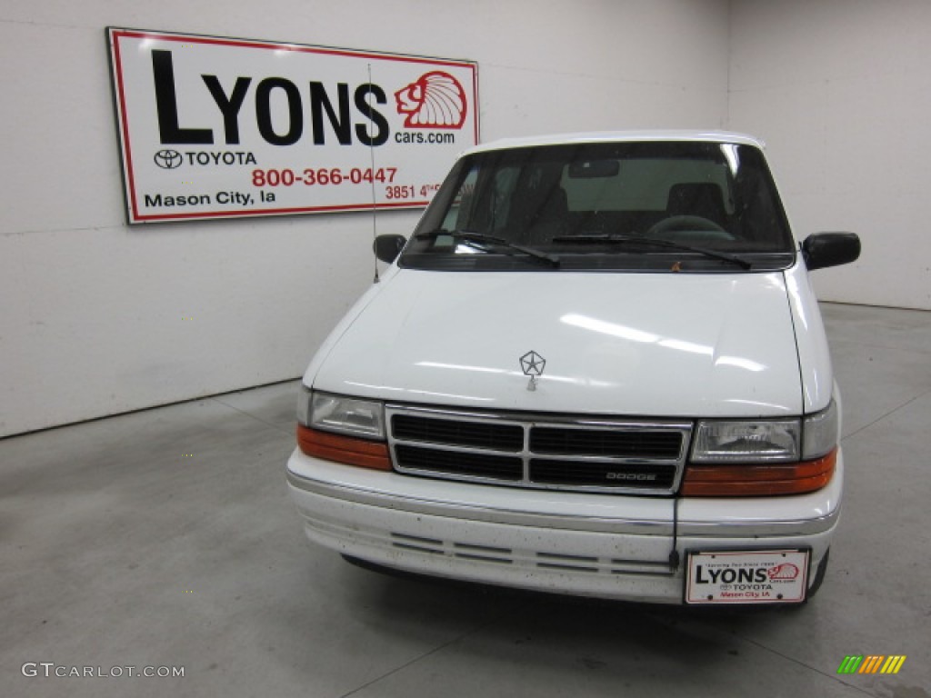 1992 Caravan SE - Bright White / Red photo #15