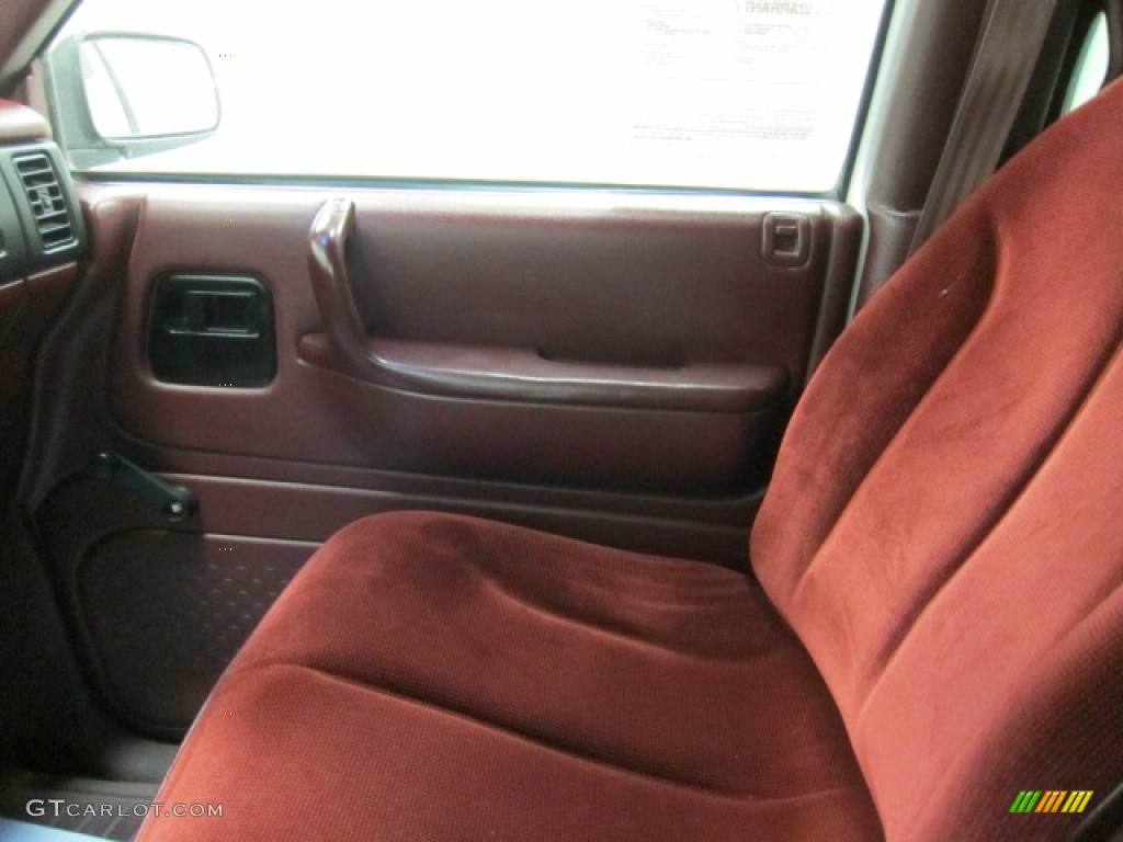 1992 Caravan SE - Bright White / Red photo #20