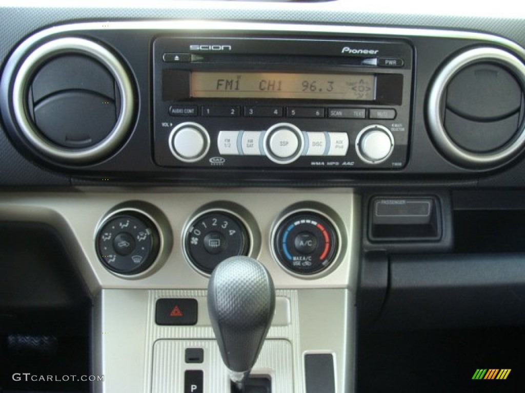 2009 Scion xB Standard xB Model Controls Photo #55139024