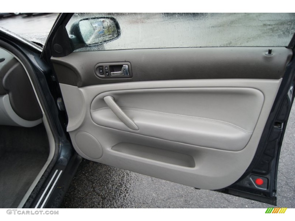 2002 Volkswagen Passat GLS Wagon Grey Door Panel Photo #55142018