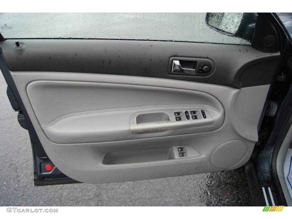 2002 Volkswagen Passat GLS Wagon Grey Door Panel Photo #55142047