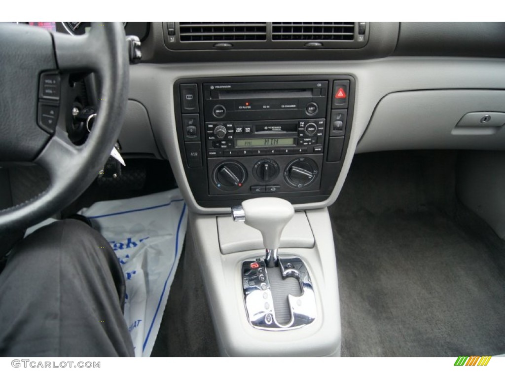 2002 Volkswagen Passat GLS Wagon Controls Photos