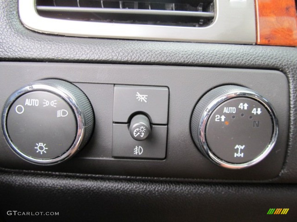2007 Chevrolet Avalanche LT 4WD Controls Photo #55143323