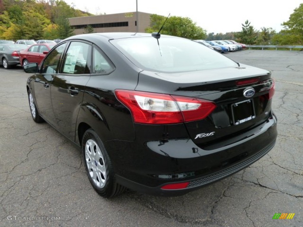 2012 Focus SE Sedan - Black / Charcoal Black photo #4