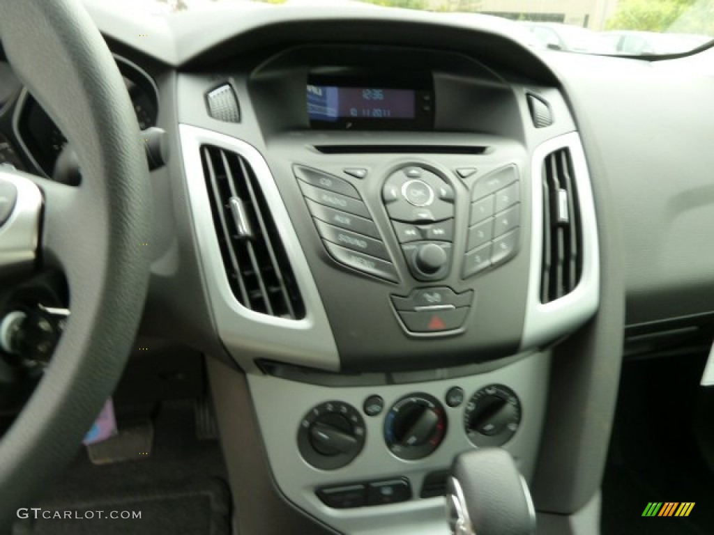 2012 Focus SE Sedan - Black / Charcoal Black photo #13