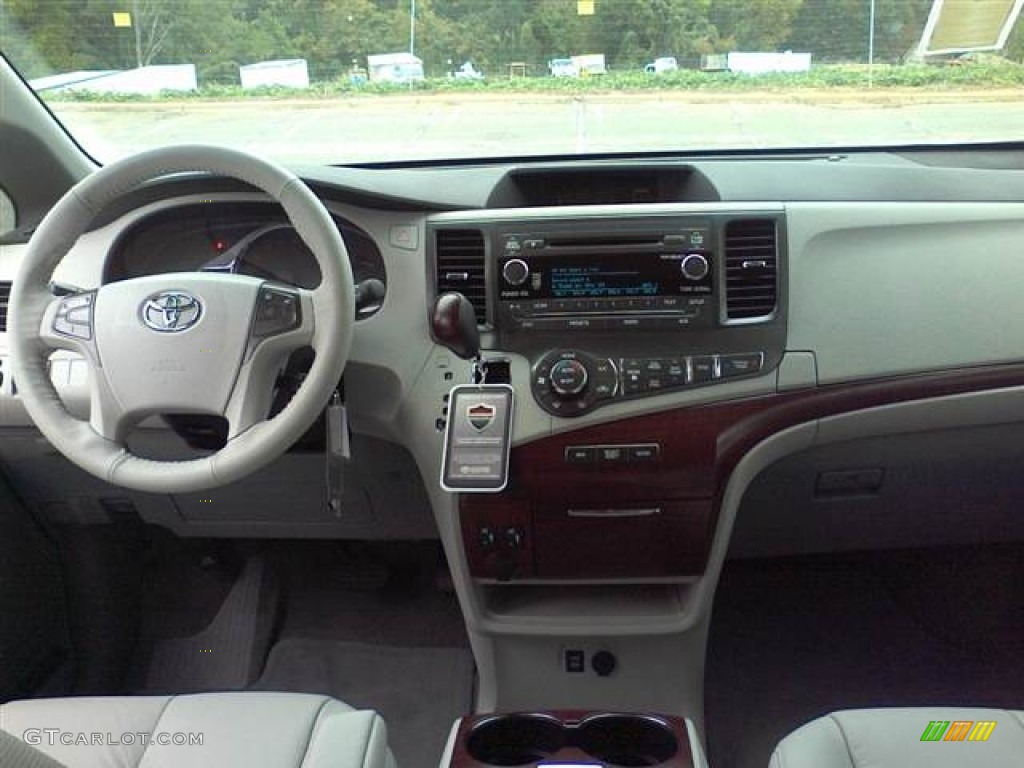 2012 Sienna XLE - Super White / Light Gray photo #7