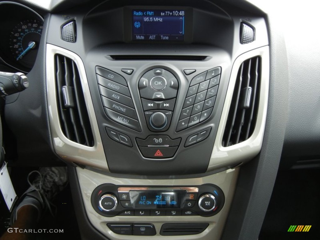 2012 Ford Focus SEL 5-Door Controls Photo #55148660
