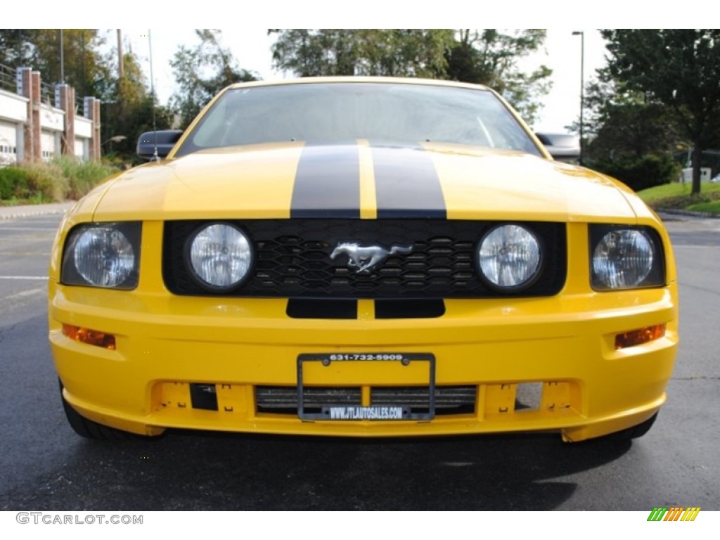 2005 Mustang GT Premium Coupe - Screaming Yellow / Dark Charcoal photo #2