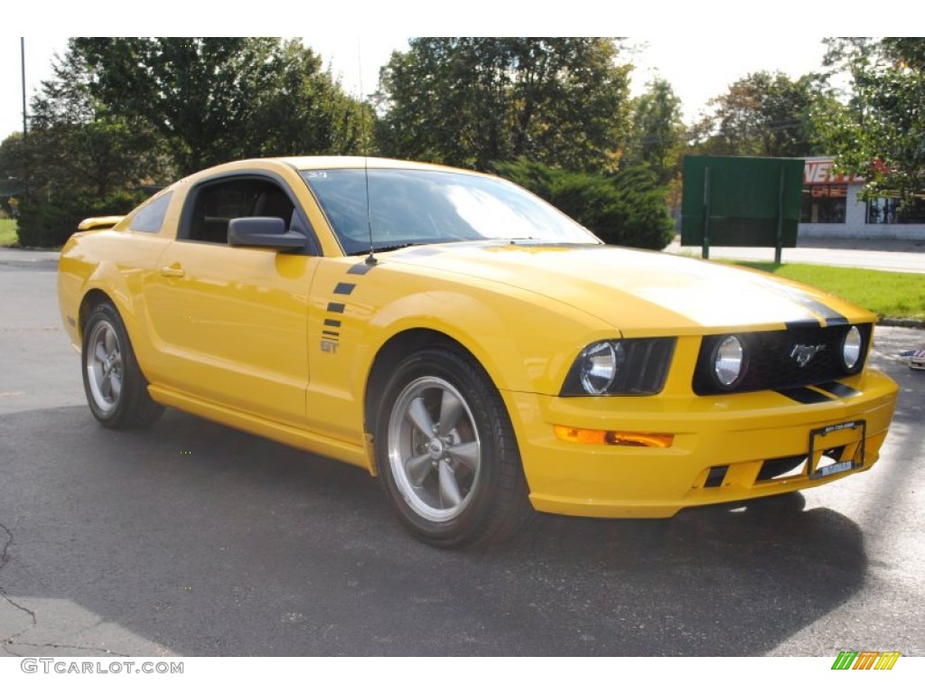 2005 Mustang GT Premium Coupe - Screaming Yellow / Dark Charcoal photo #7