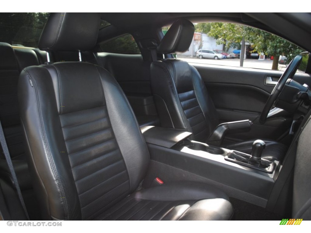 Dark Charcoal Interior 2005 Ford Mustang GT Premium Coupe Photo #55150961
