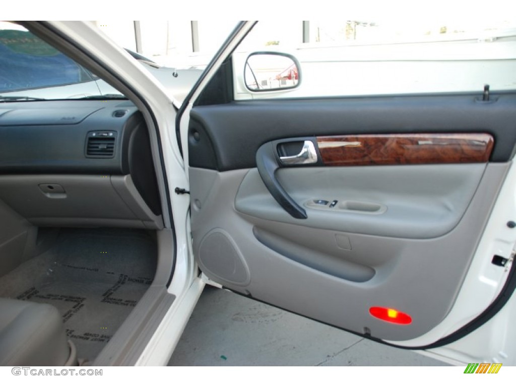 2006 Suzuki Verona Luxury Gray Door Panel Photo #55162710