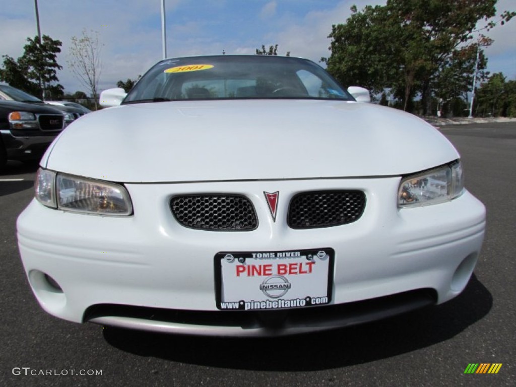2001 Grand Prix GT Coupe - Arctic White / Graphite photo #2