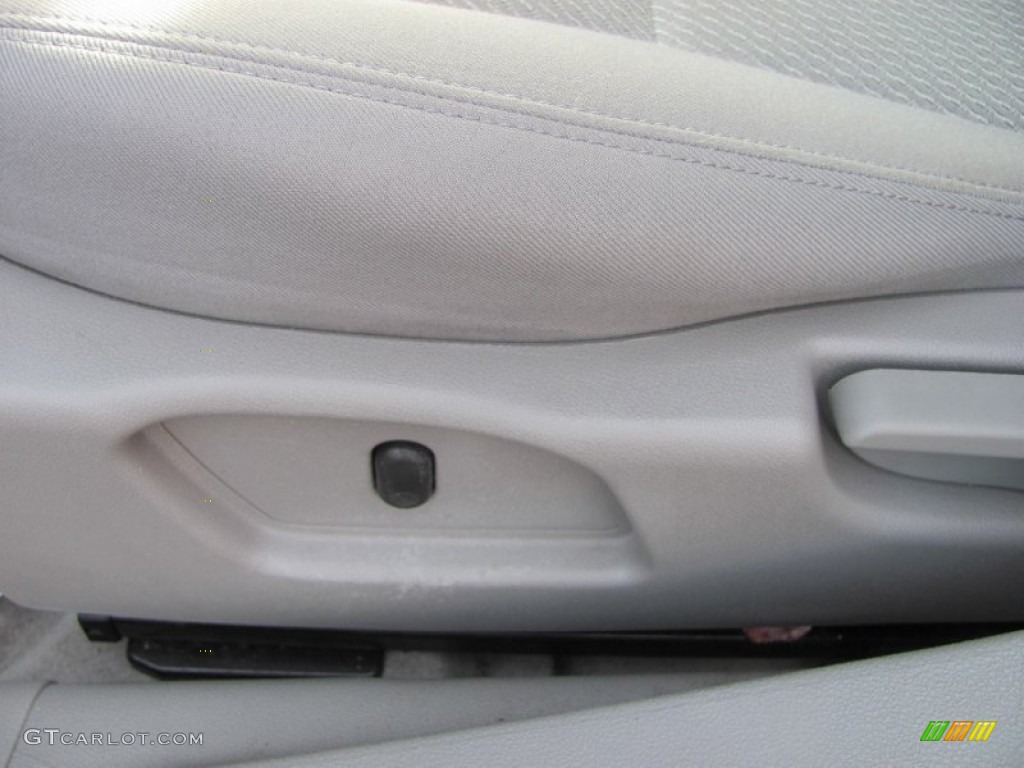 2008 Aura XE - Red Jewel / Gray photo #10