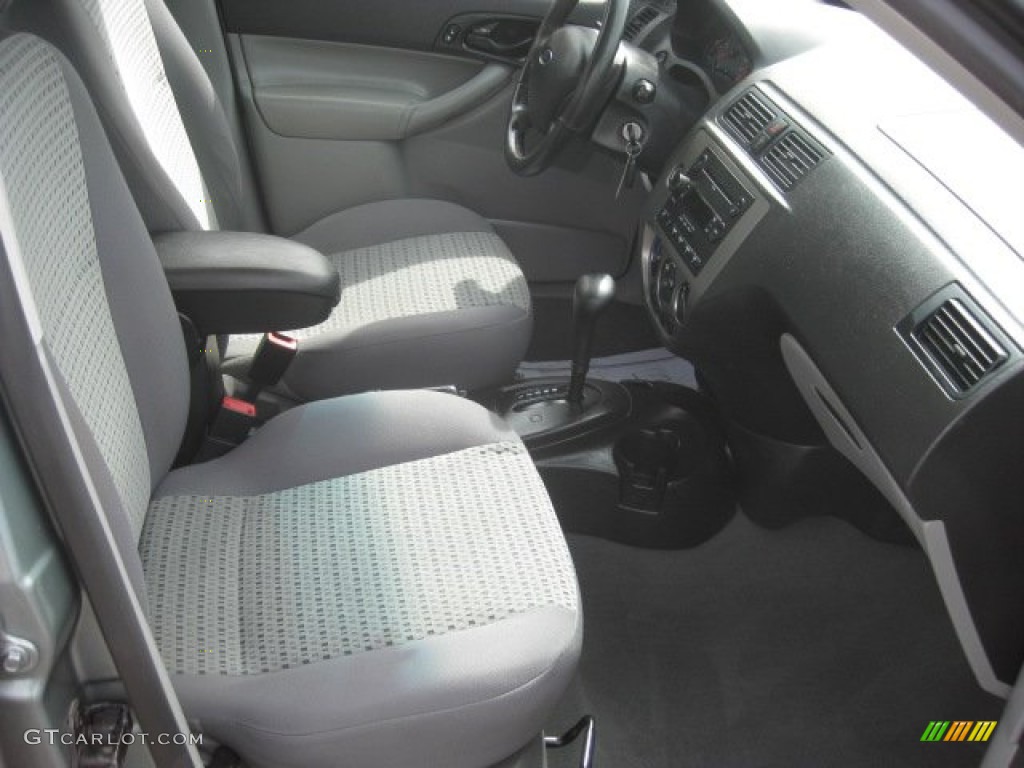 2006 Focus ZX4 SES Sedan - Light Tundra Metallic / Dark Flint/Light Flint photo #2