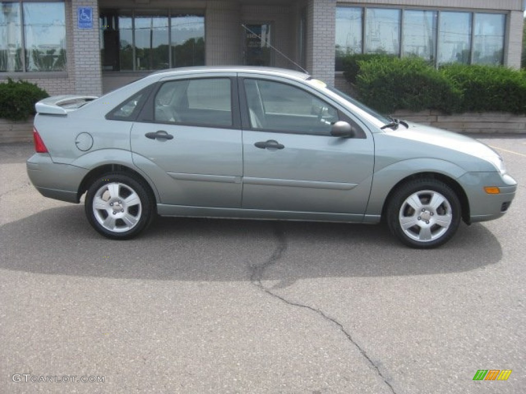 2006 Focus ZX4 SES Sedan - Light Tundra Metallic / Dark Flint/Light Flint photo #5