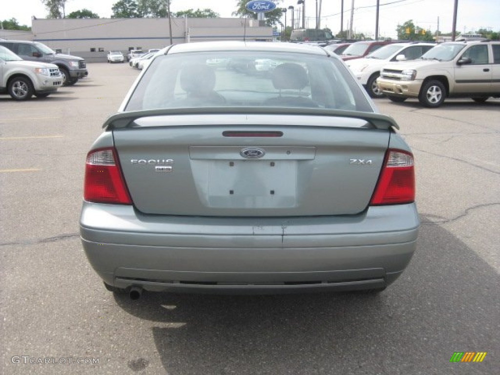 2006 Focus ZX4 SES Sedan - Light Tundra Metallic / Dark Flint/Light Flint photo #7