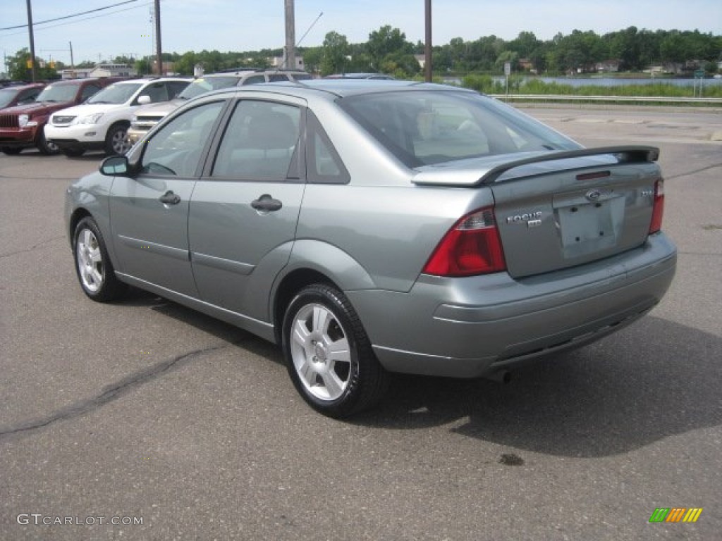 2006 Focus ZX4 SES Sedan - Light Tundra Metallic / Dark Flint/Light Flint photo #8
