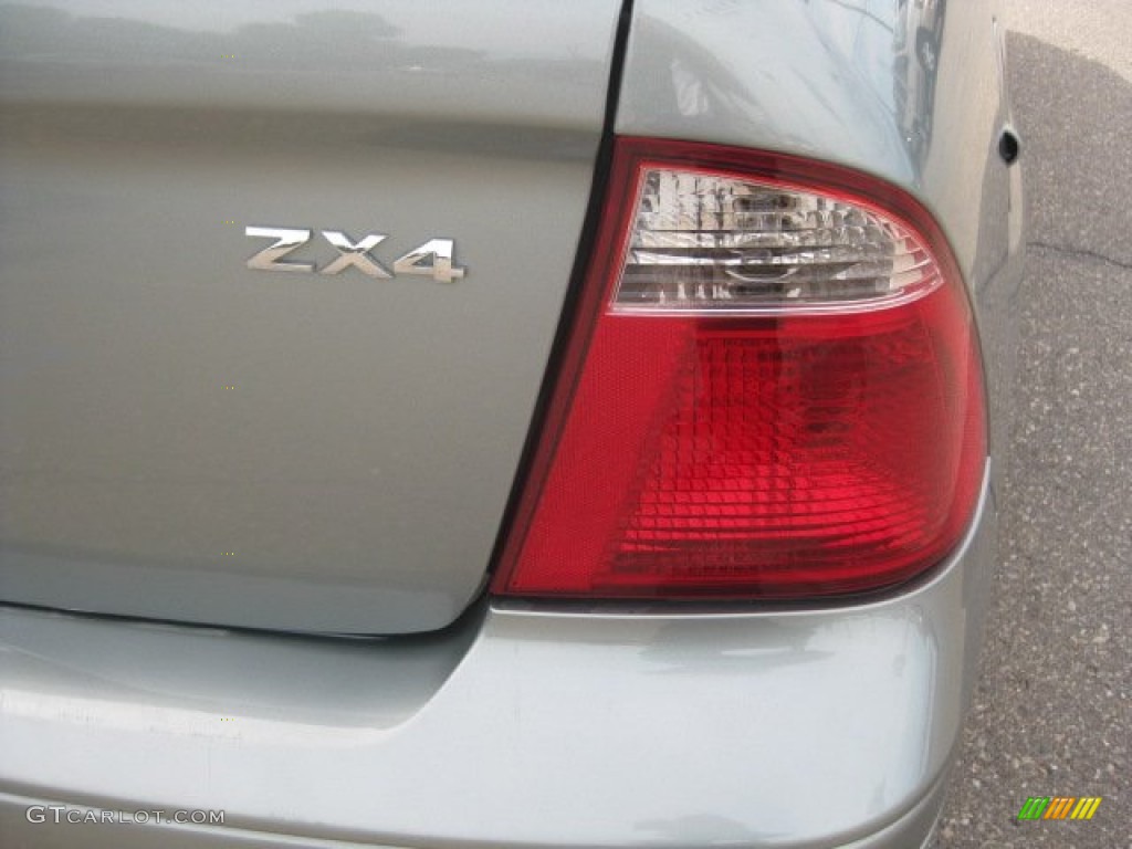 2006 Focus ZX4 SES Sedan - Light Tundra Metallic / Dark Flint/Light Flint photo #16