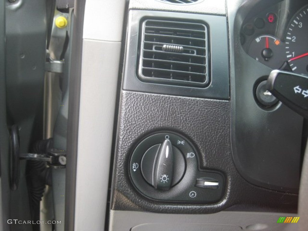 2006 Focus ZX4 SES Sedan - Light Tundra Metallic / Dark Flint/Light Flint photo #23