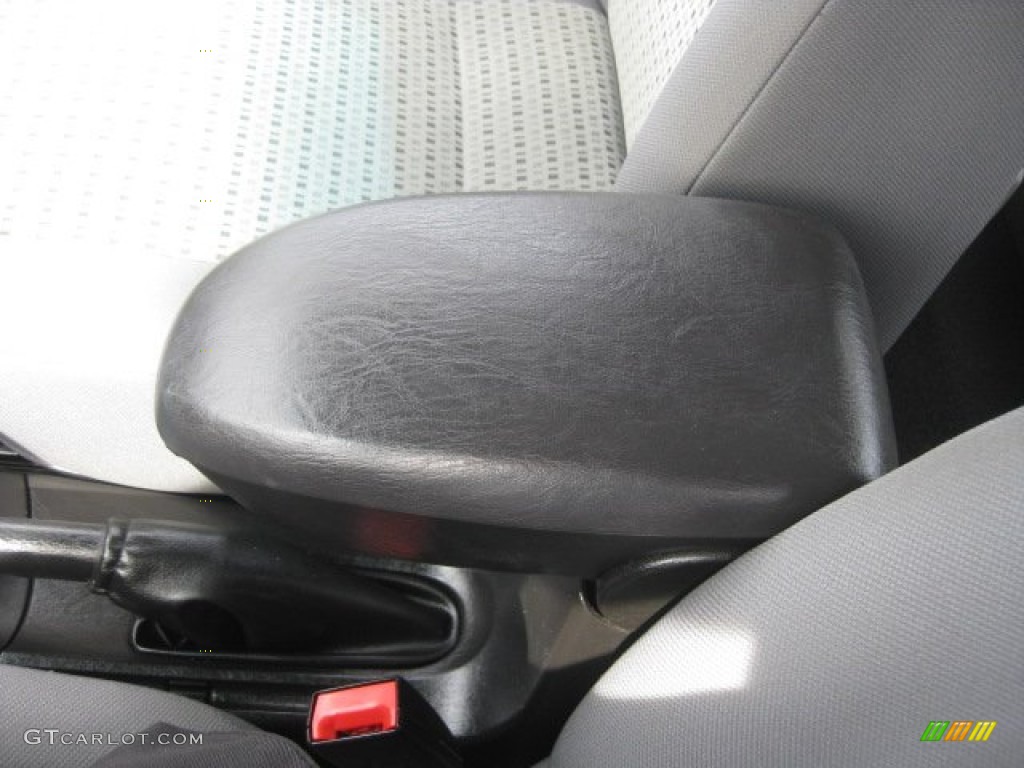 2006 Focus ZX4 SES Sedan - Light Tundra Metallic / Dark Flint/Light Flint photo #29