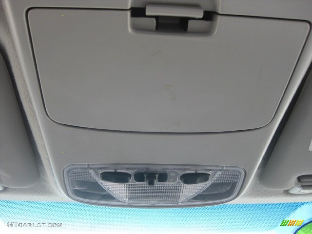 2006 Focus ZX4 SES Sedan - Light Tundra Metallic / Dark Flint/Light Flint photo #31