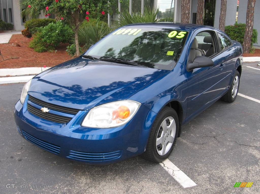2005 Cobalt Coupe - Arrival Blue Metallic / Gray photo #4