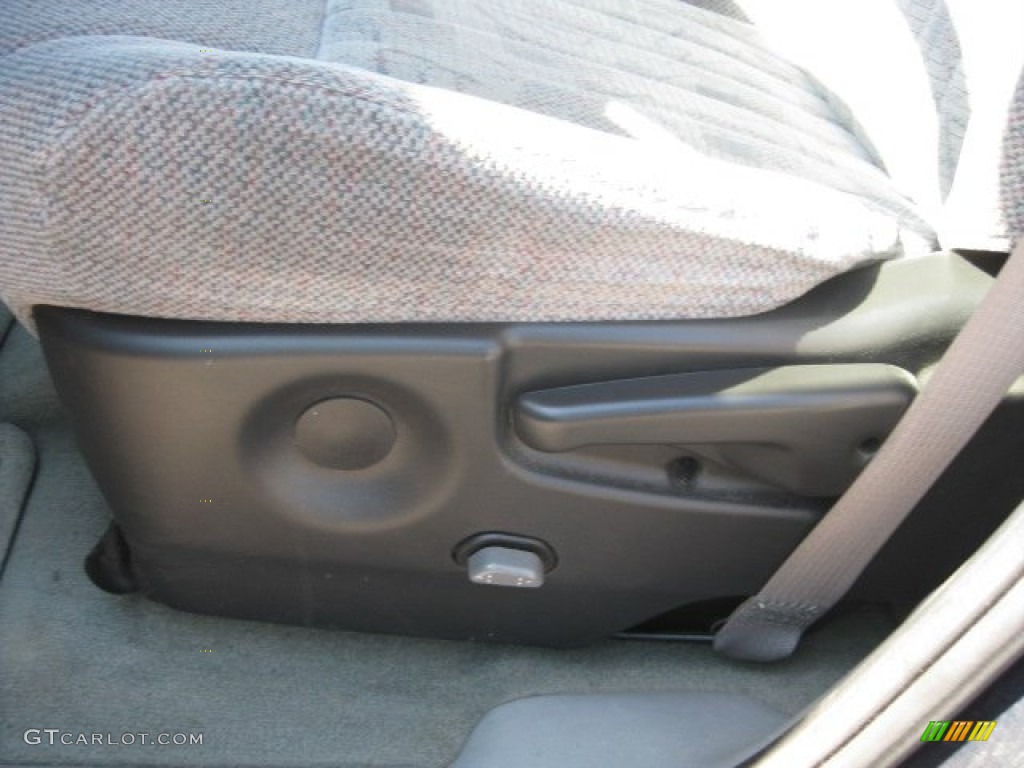 2001 Montana  - Blue Black Metallic / Gray photo #23
