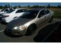 Light Almond Pearl - Stratus SE Sedan Photo No. 4