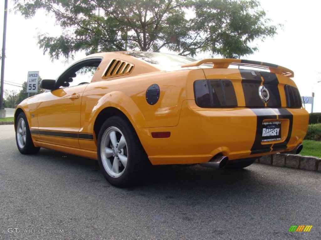 2007 Mustang GT Deluxe Coupe - Grabber Orange / Dark Charcoal photo #5