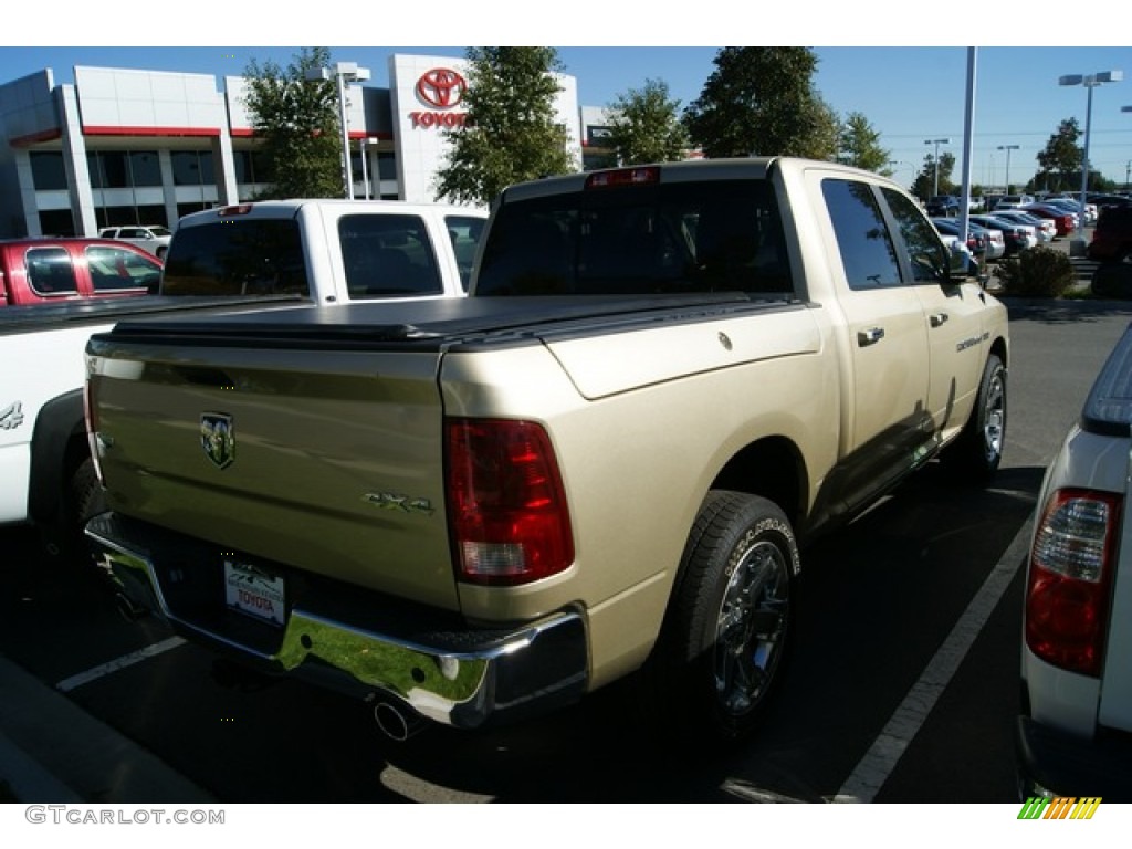 2011 Ram 1500 Laramie Crew Cab 4x4 - White Gold / Light Pebble Beige/Bark Brown photo #2