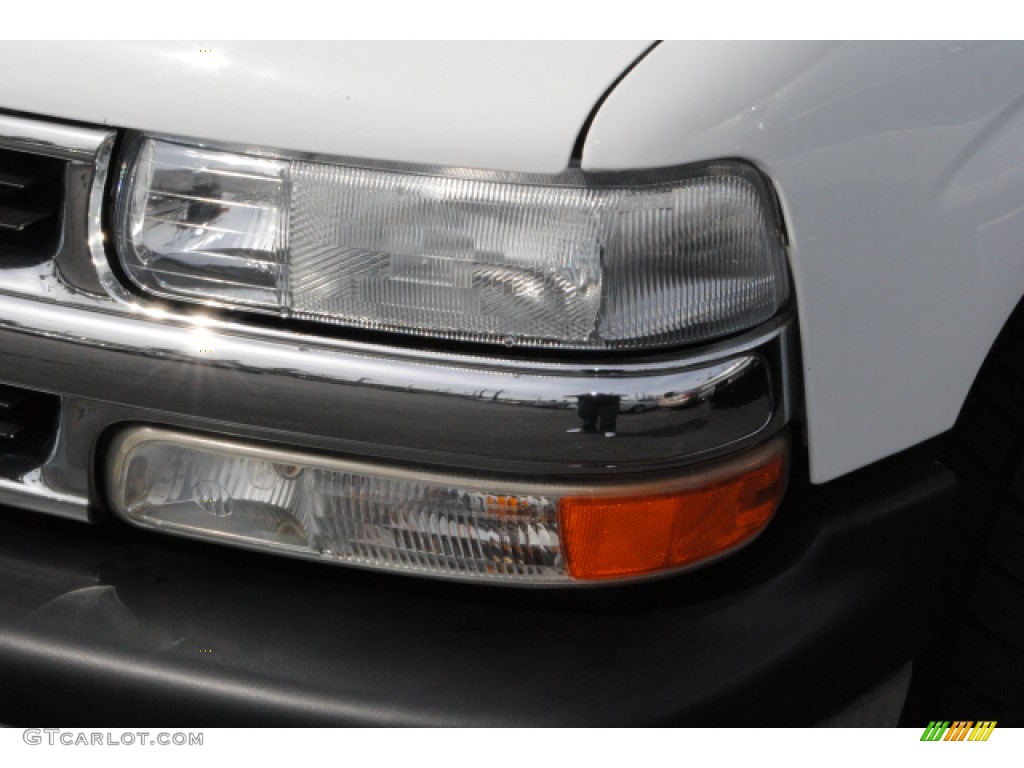 2005 Tahoe LT - Summit White / Gray/Dark Charcoal photo #23