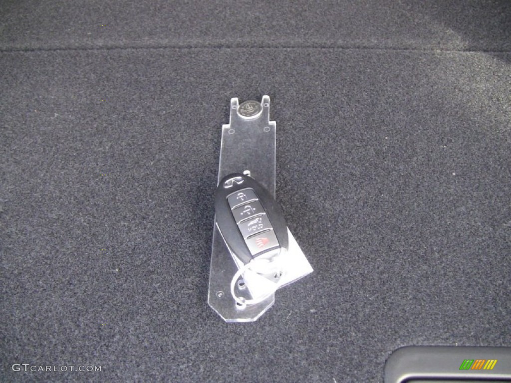 2011 Infiniti QX 56 4WD Keys Photos
